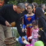 Obama: Halloween-Zuckerl für die Kids