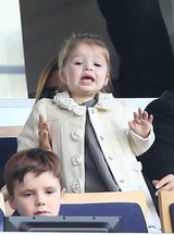 Harper Beckham jubelt Daddy David zu