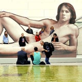 Mr. Big empfängt die Besucher der Ausstellung
