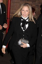 Barbra Streisand ist komplett faltenf