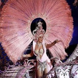 Nackte Haut und Samba in Spanien