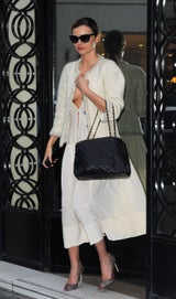 Miranda Kerr zeigt sich ohne BH