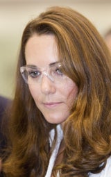 Kate mit Brillen