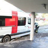 Rettungsauto blieb im Schlamm stecken