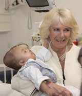 Prinz Charles & Camilla bei Spitals-Eröffnung