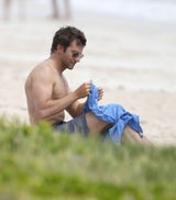 Bradley Cooper sonnt sich auf Hawaii