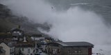 Sturm mit Riesenwellen in Großbritannien