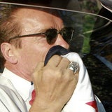 Arnold Schwarzenegger besucht seine tote Mama