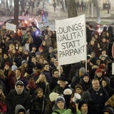Studenten tragen Wissenschaft zu Grabe