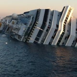 Kreuzfahrtschiff auf Grund gelaufen