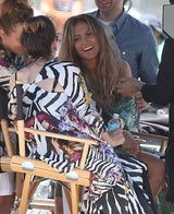 Jennifer Lopez zeigt Haut am Set