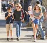Reese Witherspoon unterwegs mit ihren Kids