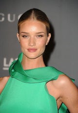 O la la: Rosie Huntington-Whiteley lässt tief blicken
