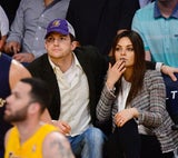 Mila Kunis zeigt bei Basketball-Spiel ihren Verlobungsring