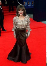 Joan Collins wird älter, ihr Gesicht straffer