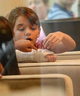 Suri und Mama Katie Holmes werden schön gemacht