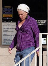 Pink zeigt ihren Babybauch