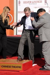 Robert de Niro hinterließ Abdrücke vor Grauman's Chinese Theatre