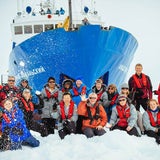 74 Menschen auf MV Akademik Shokalskiy warten auf Hilfe.