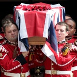Briten nehmen Abschied von getötetem Soldaten