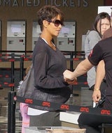 Halle Berry und Olivier Martinez gehen mit Nahla ins Kino