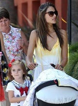Alessandra Ambrosio: Glückliche Mama