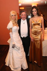 Opernball 2011: Jacqueline Lugner, Helmut Werner, Larry Hagman, Ruby Rubacuori, Richard Lugner, Katzi, Zachi Noy