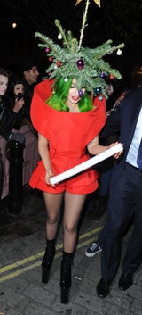 Lady Gaga als lebendiger Weihnachtsbaum