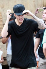 Justin Bieber besucht Orkan-Opfer in Tacloban