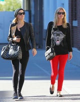 Paris & Nicky Hilton bei ihrer Lieblings-Beschäftigung