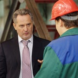 So tritt der Oligarch in öffentlich auf
