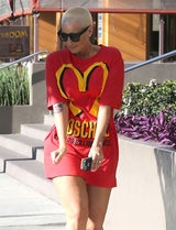 Amber Rose zeigt ihre Liebe zu Moschino