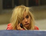 Suki Waterhouse am Flughafen