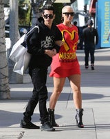 Amber Rose zeigt ihre Liebe zu Moschino