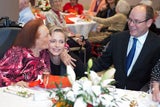 Charlène & Albert besuchen ein Altersheim