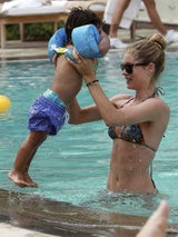 Bikini-Mama: Doutzen Kroes zeigt ihr Sixpack