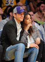 Mila Kunis zeigt bei Basketball-Spiel ihren Verlobungsring