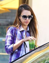 Stars zeigen die Sonnenbrillen-Trends 2013