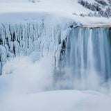 Die Niagarafälle sind zugefroren