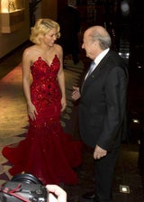 Shakira: Sexy Lady in Red bei der FIFA Ballon d'Or Gala