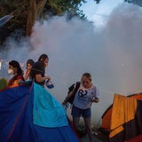 Mit Wasserwerfern und Tränengas gegen Demonstranten