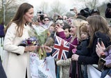 Kate kinderlieb: Sie übt schon fürs Baby