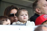 Harper Beckham jubelt Daddy David zu