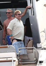 Elton John: Popo-Attacke