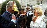 Prinz Charles, Camilla und Cara amüsieren sich prächtig
