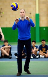 Prinz William spielt Volleyball