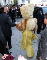 Lady Gaga skurril unterwegs in Berlin
