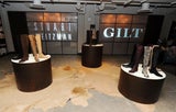 Stars feiern Stuart Weitzmanns 5050-Stiefel