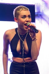 Miley Cyrus tanzt mit Strippern