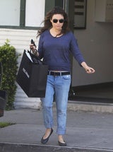 Mila Kunis shoppt mit kleinem Baby-Bauch